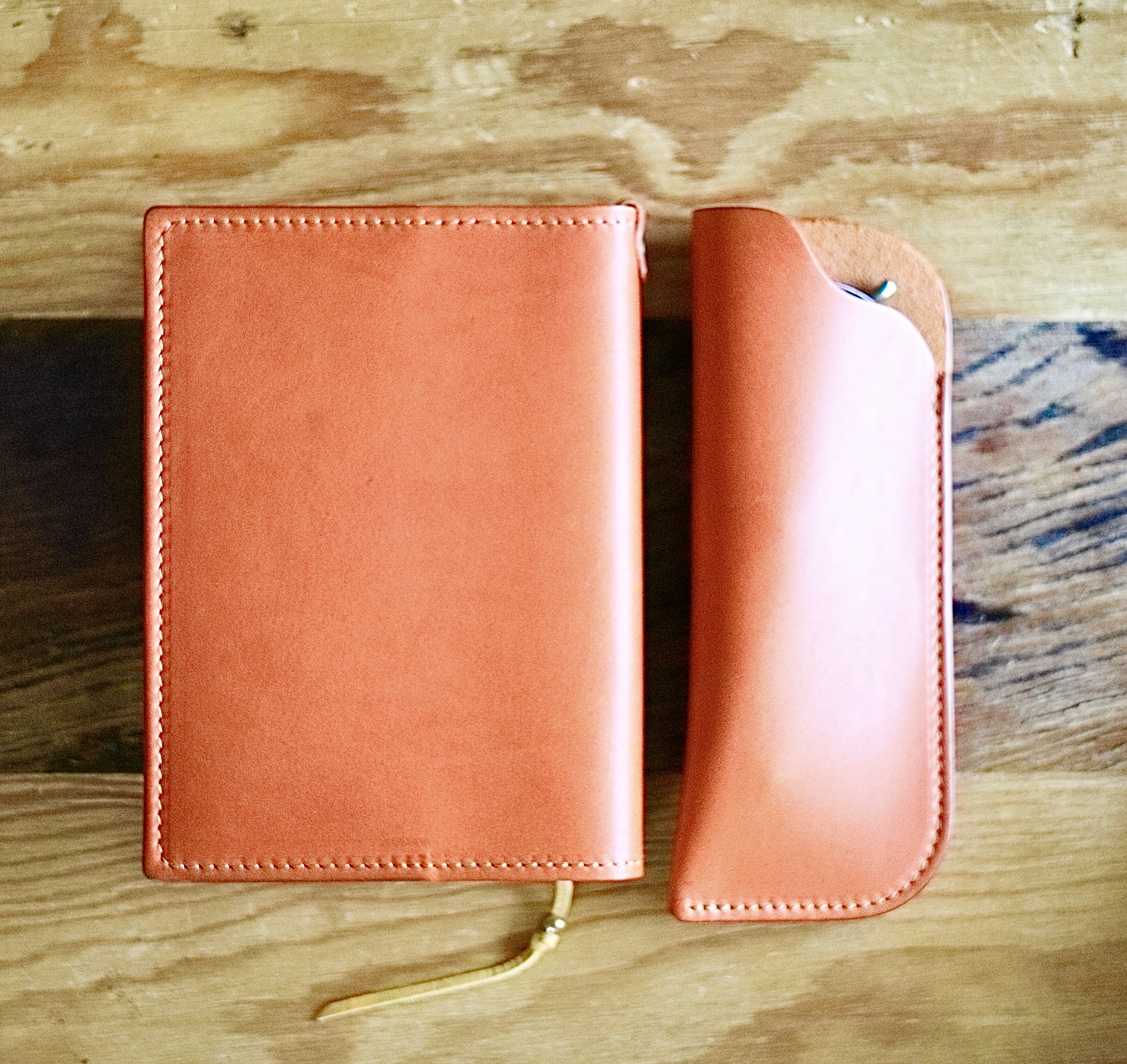 真鍮玉とイタリアンレザーのブックカバーとメガネケースの読書セット　レンガ